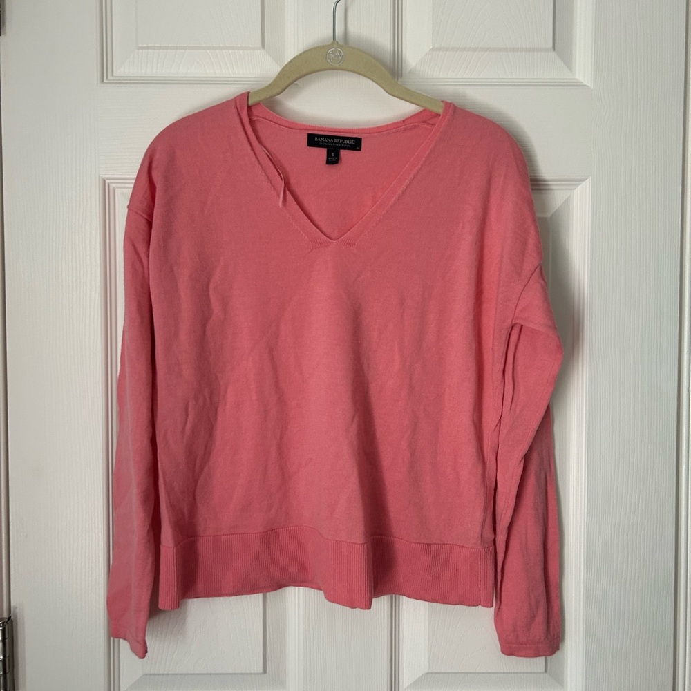 Banana republic pink 100% wool sweater